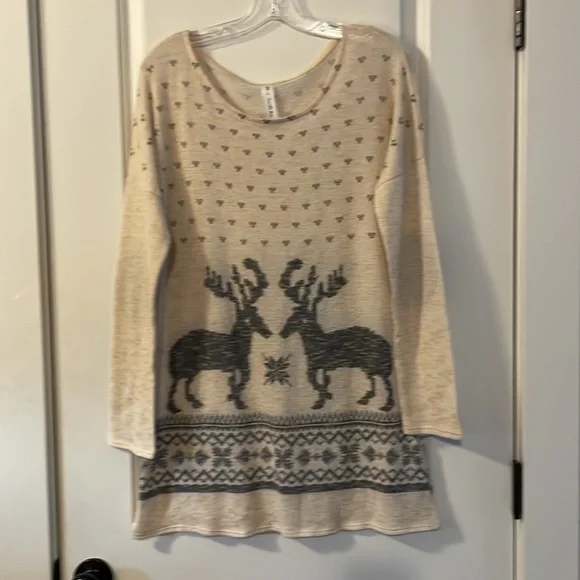 Women’s Lg Nordic Print Holiday Sweater Tunic - Picture 2 of 8